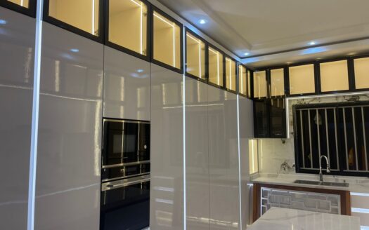 Exquisite 6BR House at Lekki Phase 1 N1.3Billion