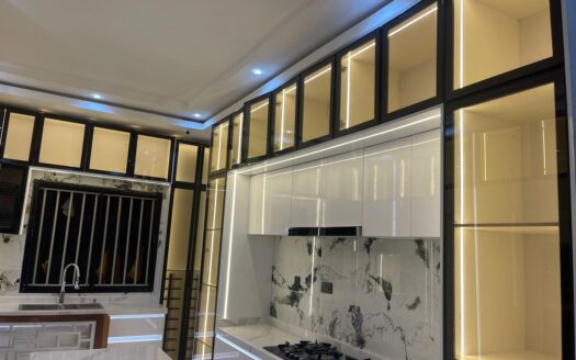 Exquisite 6BR House at Lekki Phase 1 N1.3Billion